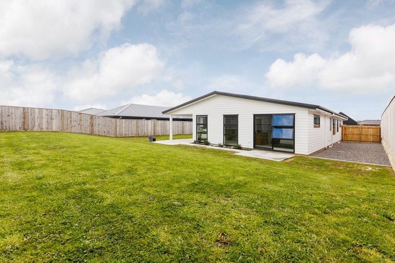Photo of property in 3 Sardinia Grove, Fitzherbert, Palmerston North, 4410
