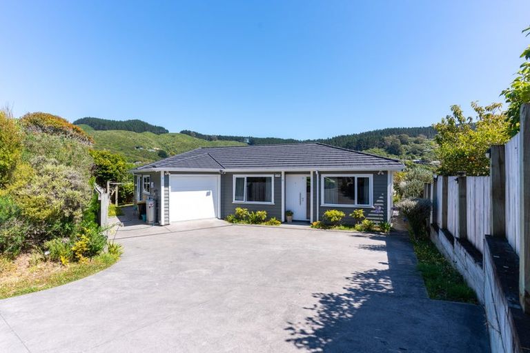 Photo of property in 10 Larsen Crescent, Tawa, Wellington, 5028
