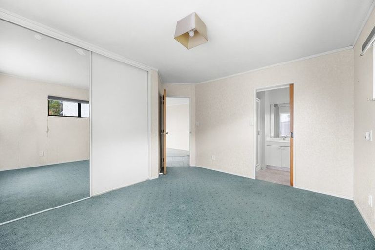 Photo of property in 18 Van Dyke Place, West Harbour, Auckland, 0618