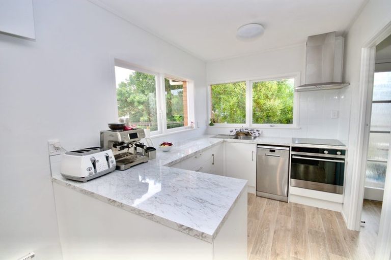 Photo of property in 1/11 Kapiti Place, Sunnynook, Auckland, 0620