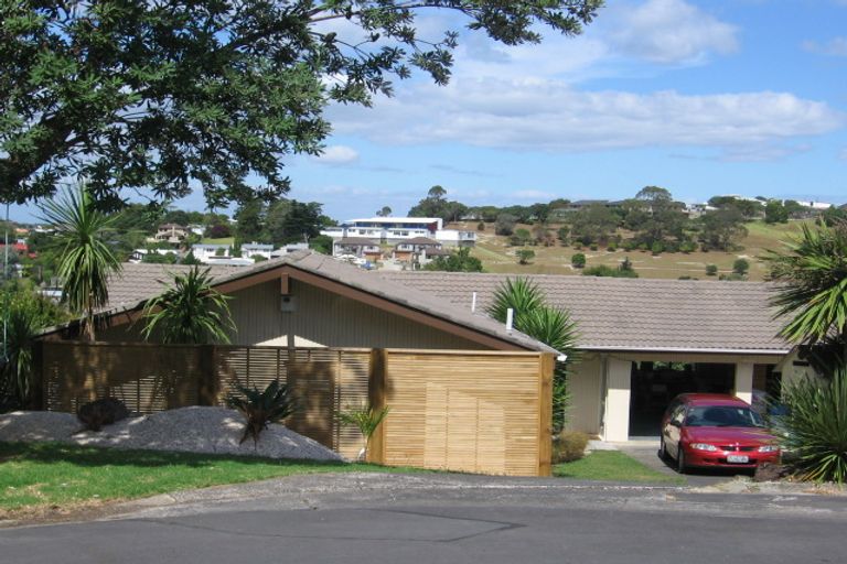 Photo of property in 34 Jellicoe Road, Murrays Bay, Auckland, 0630