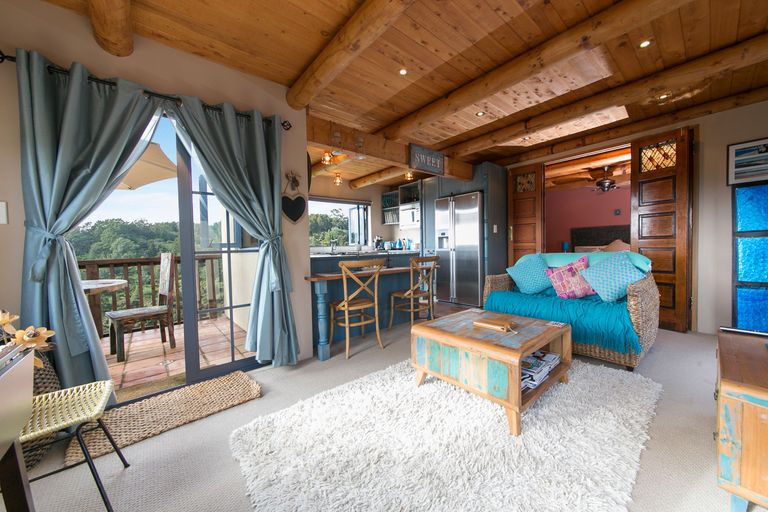 Photo of property in 9 Laingrange Place, Laingholm, Auckland, 0604