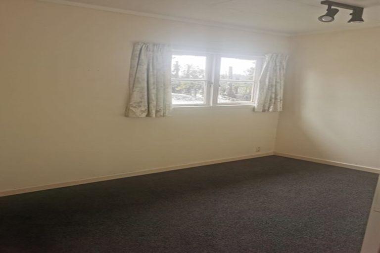 Photo of property in 244 Boord Crescent, Kumeu, 0891