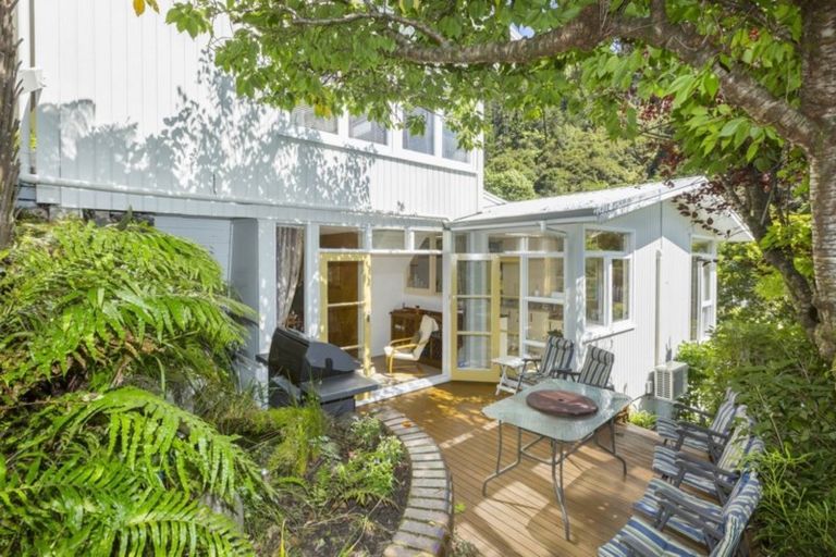 Photo of property in 135 Pinehaven Road, Pinehaven, Upper Hutt, 5019