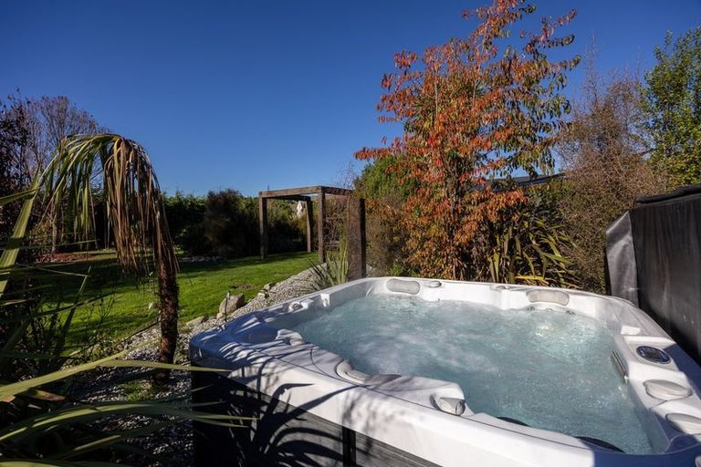 Photo of property in 10 Jack Young Place, Albert Town, Wanaka, 9305