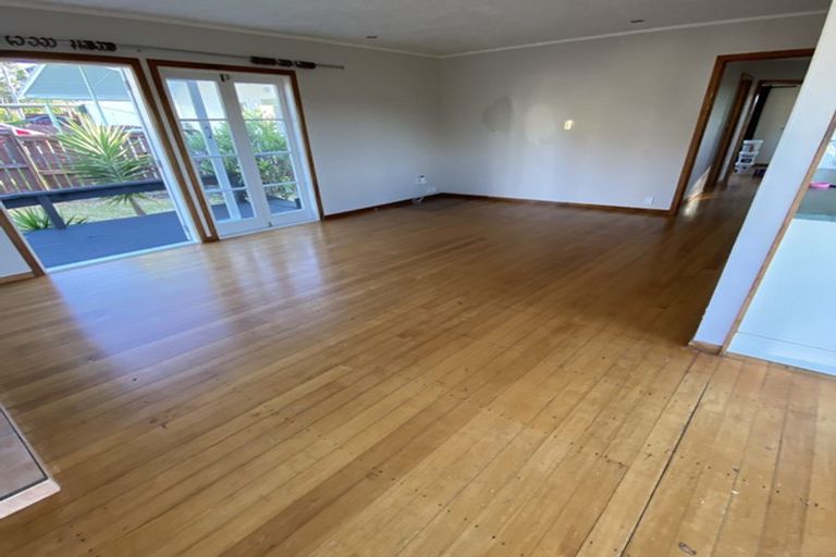 Photo of property in 14 Lanigan Street, Birkdale, Auckland, 0626