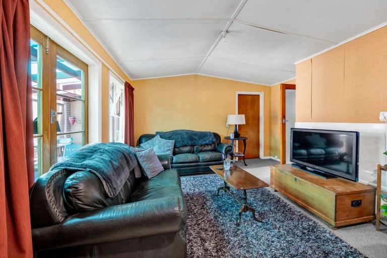 Photo of property in 68 Domett Street, Opunake, 4616