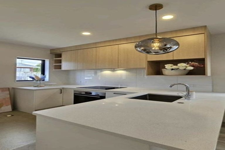 Photo of property in 17 Paetai Lane, Te Atatu Peninsula, 0610