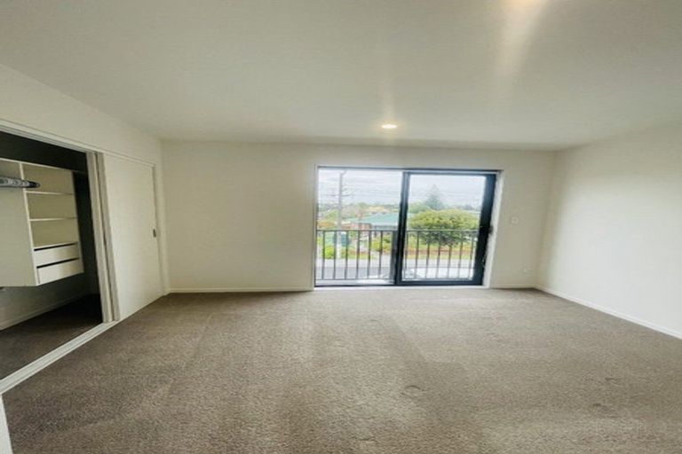 Photo of property in 10/1 Sylvan Crescent, Te Atatu South, Auckland, 0610
