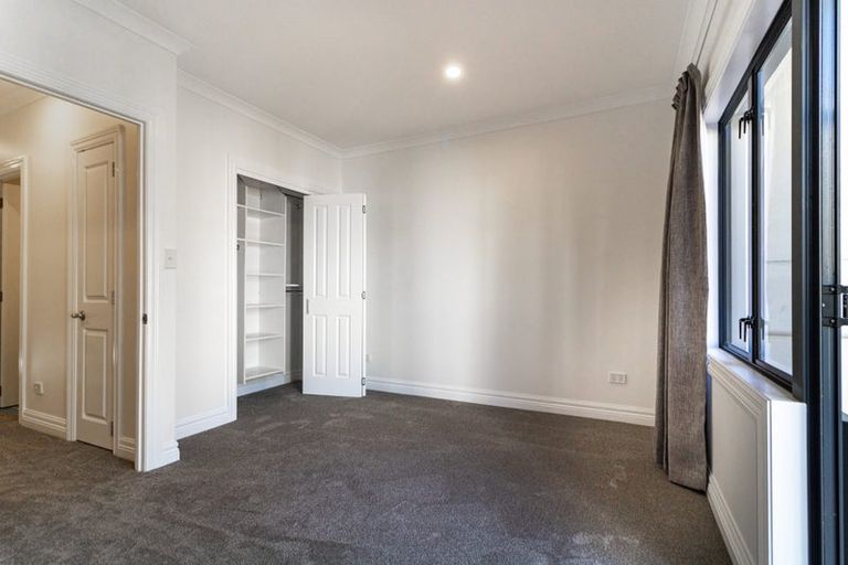 Photo of property in 1/177 Hurstmere Road, Takapuna, Auckland, 0622