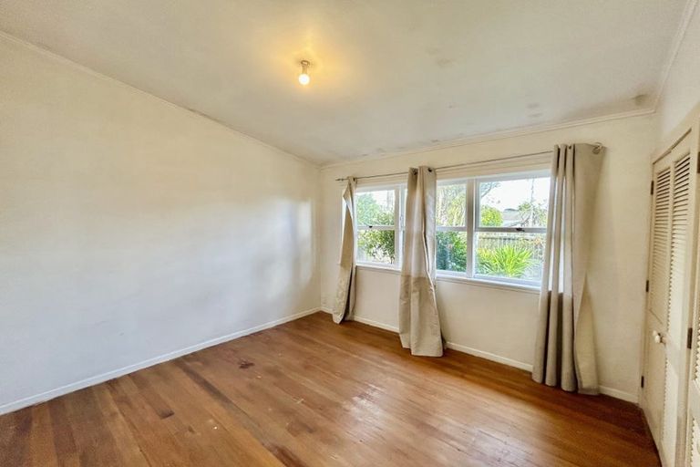 Photo of property in 1/41 Aeroview Drive, Beach Haven, Auckland, 0626