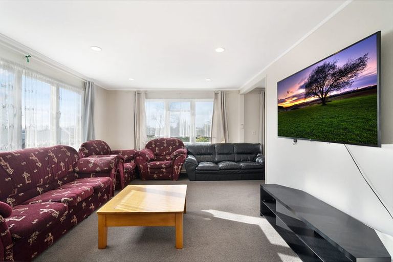 Photo of property in 2/7 Mcleod Road, Henderson, Auckland, 0612