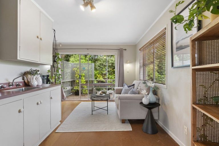 Photo of property in 4 Coulthard Terrace, Opaheke, Papakura, 2113