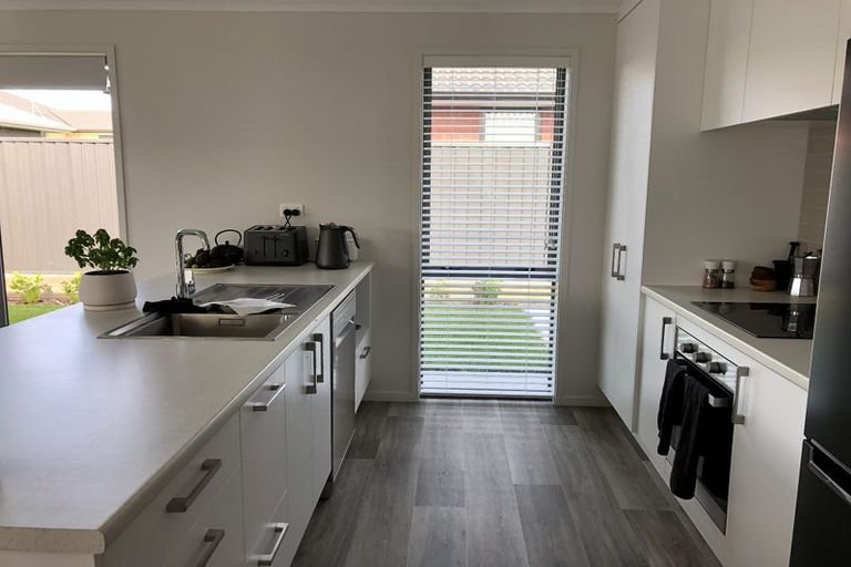 Photo of property in 14 Pioneer Crescent, Omokoroa, 3114