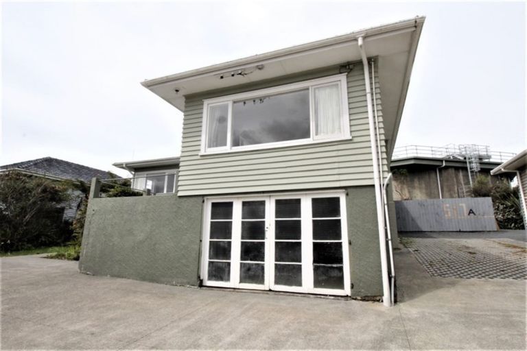 Photo of property in 519a East Coast Road, Murrays Bay, Auckland, 0630