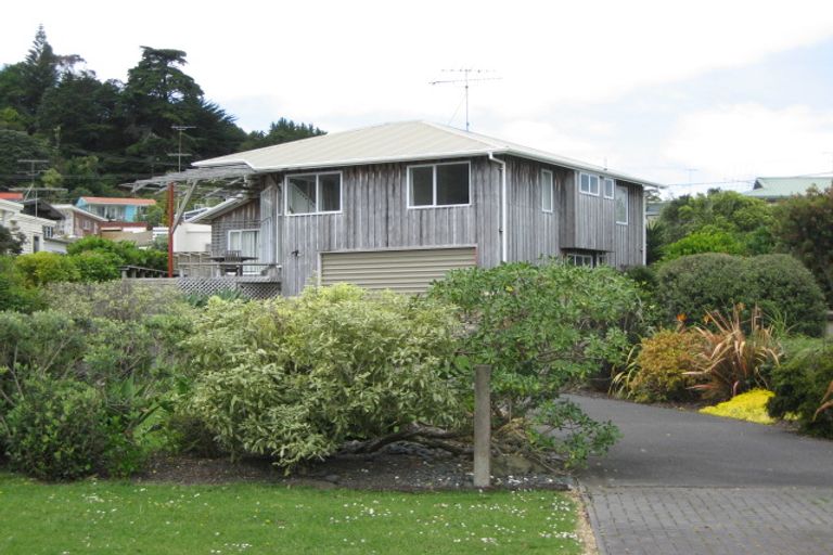 Photo of property in 87 Tindalls Bay Road, Tindalls Beach, Whangaparaoa, 0930