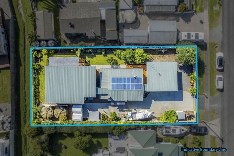 Photo of property in 3 Karaka Road, Kawakawa Bay, Papakura, 2585