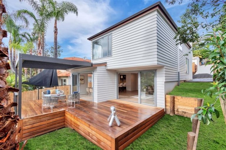 Photo of property in 1a Lyons Avenue, Murrays Bay, Auckland, 0630