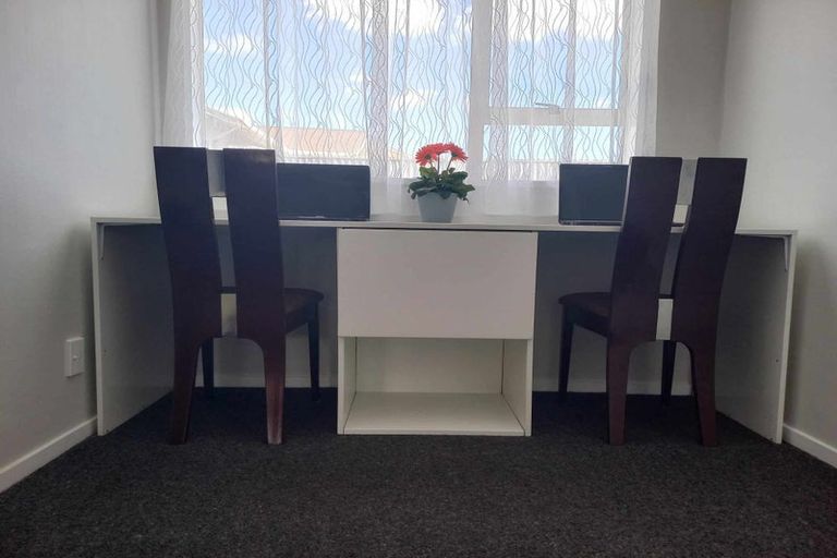 Photo of property in 70a Featherston Street, Takaro, Palmerston North, 4412