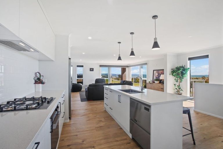 Photo of property in 9 Whata Street, Clarks Beach, 2122