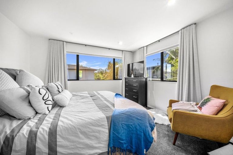 Photo of property in 25f Oteha Valley Road, Northcross, Auckland, 0632