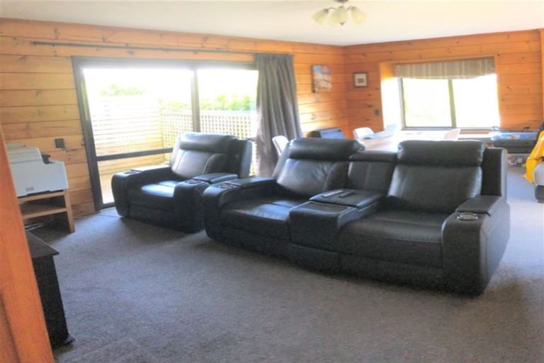 Photo of property in 64 Bassett Road, Johnsonville, Wellington, 6037