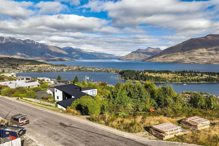Photo of property in 26 Vancouver Drive, Queenstown, 9300