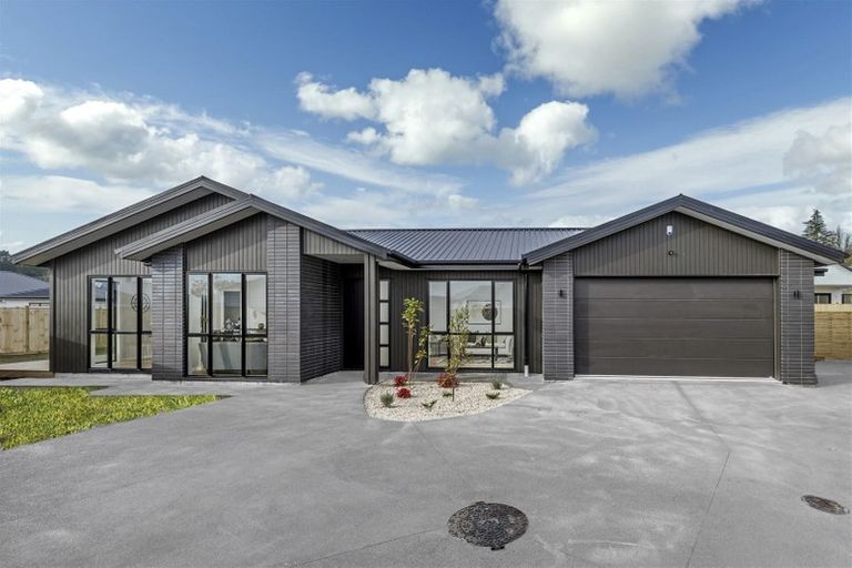 Photo of property in 51 Vinistra Road, Kumeu, 0810