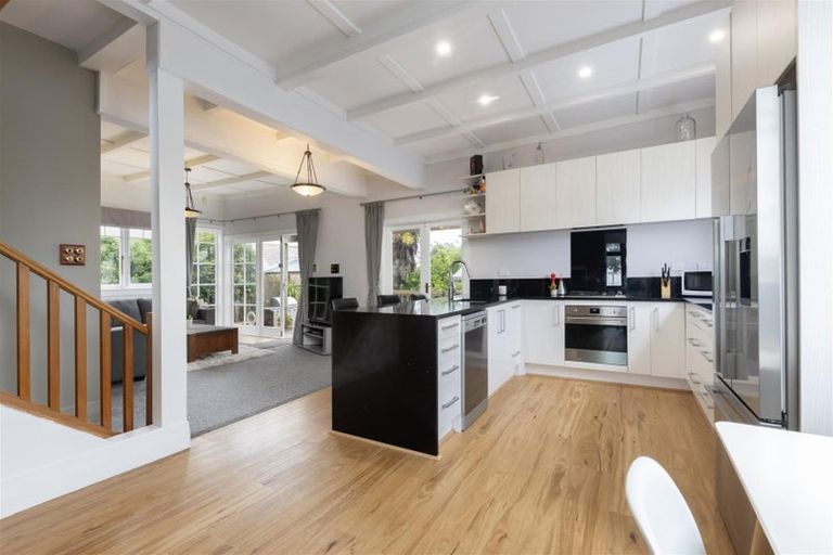 Photo of property in 86 Astley Avenue, New Lynn, Auckland, 0600