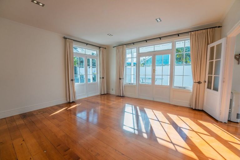 Photo of property in 34 William Bond Street, Stanley Point, Auckland, 0624