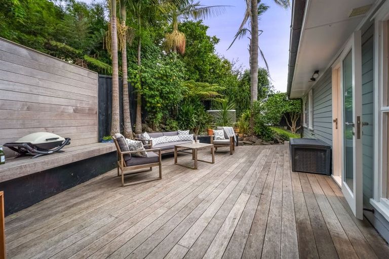 Photo of property in 1 Heathcote Road, Castor Bay, Auckland, 0620