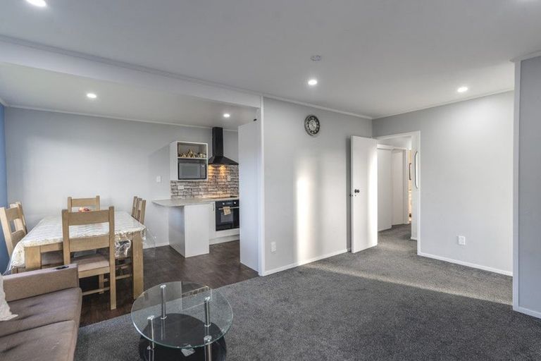 Photo of property in 1/71 Luanda Drive, Ranui, Auckland, 0612