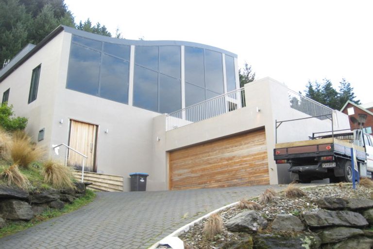 Photo of property in 11 Caples Place, Fernhill, Queenstown, 9300