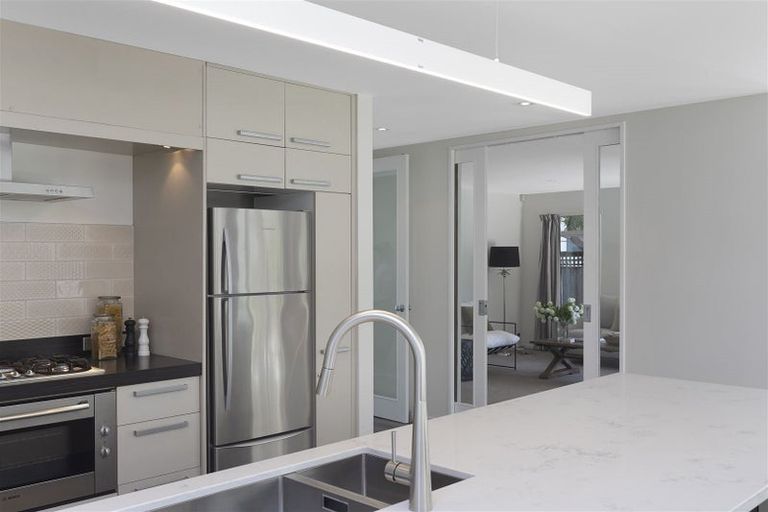 Photo of property in 72 Memorial Avenue, Ilam, Christchurch, 8053