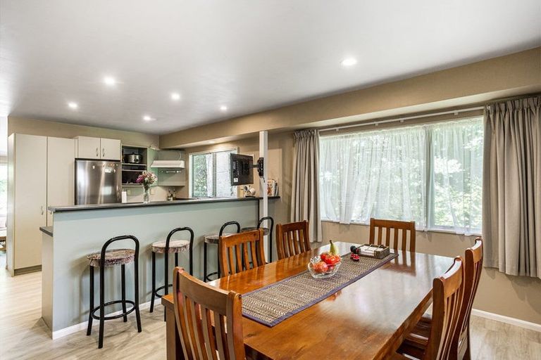 Photo of property in 16a Kingsclere Place, Goodwood Heights, Auckland, 2105