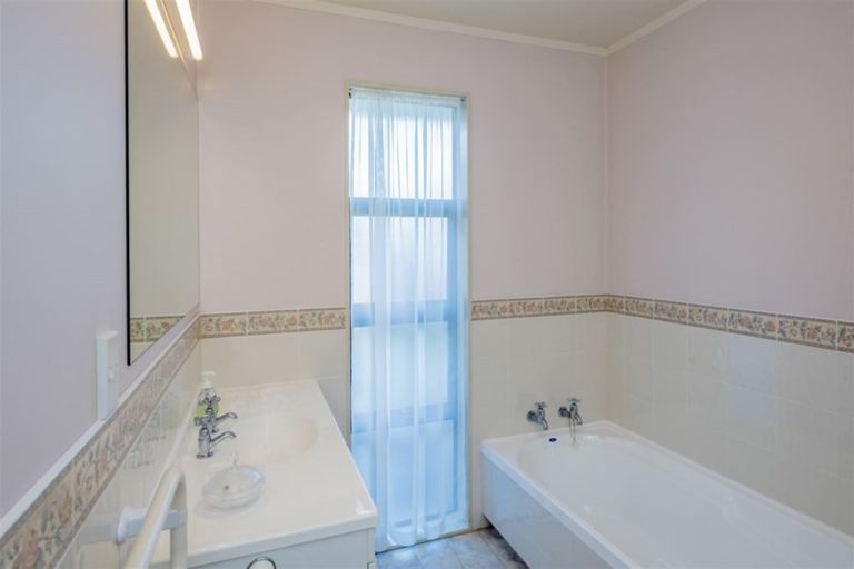 Photo of property in 12 Corfe Castle Lane, Levin, 5510