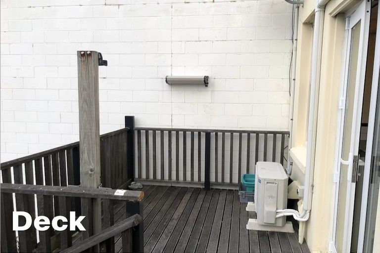 Photo of property in Chatsworth Flats, 5/23 Pirie Street, Mount Victoria, Wellington, 6011