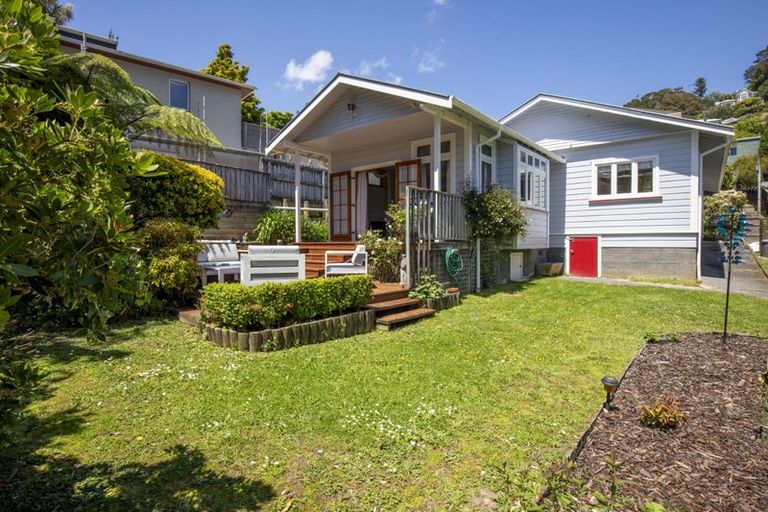 Photo of property in 166 Wadestown Road, Wadestown, Wellington, 6012