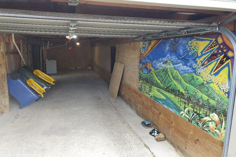 Photo of property in 20 Chislehurst Street, Henderson, Auckland, 0612