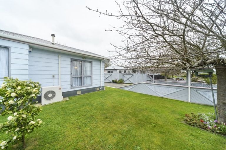 Photo of property in 84 Hillcrest Drive, Kelvin Grove, Palmerston North, 4414