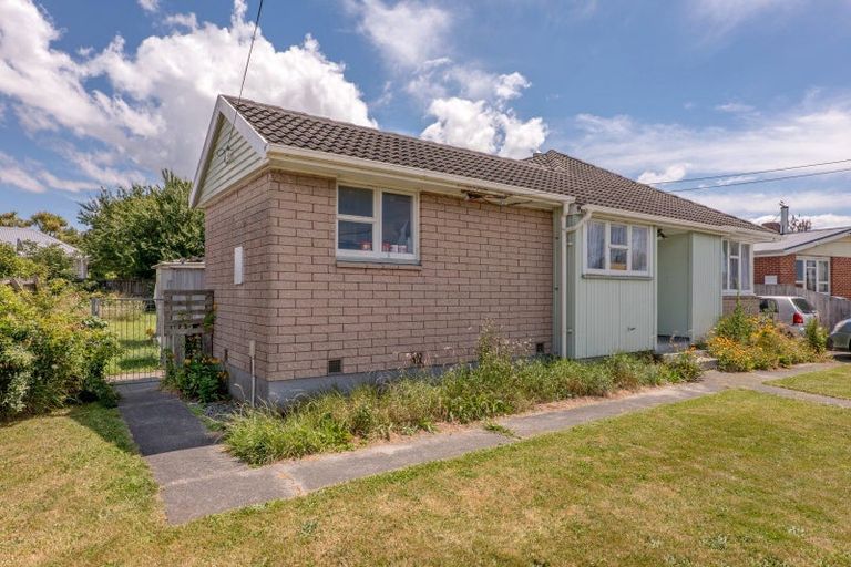 Photo of property in 15 Lambeth Crescent, Northcote, Christchurch, 8052