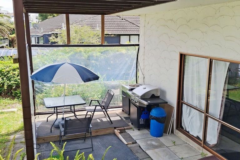 Photo of property in 2/918 Beach Road, Waiake, Auckland, 0630