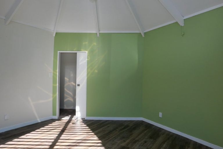 Photo of property in 3 Nugget Grove, Raumati Beach, Paraparaumu, 5032