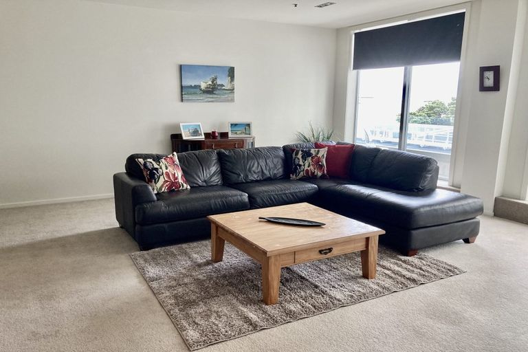 Photo of property in 22 Liardet Apartments, 22 Liardet Street, New Plymouth, 4310