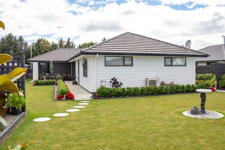 Photo of property in 15 Maple Grove, Kingston, Wellington, 6021