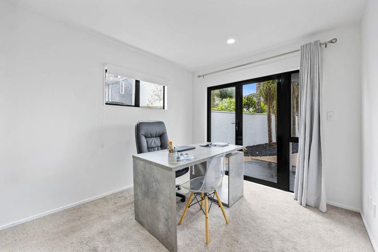 Photo of property in 2/4 Rogers Avenue, Eastern Beach, Auckland, 2012