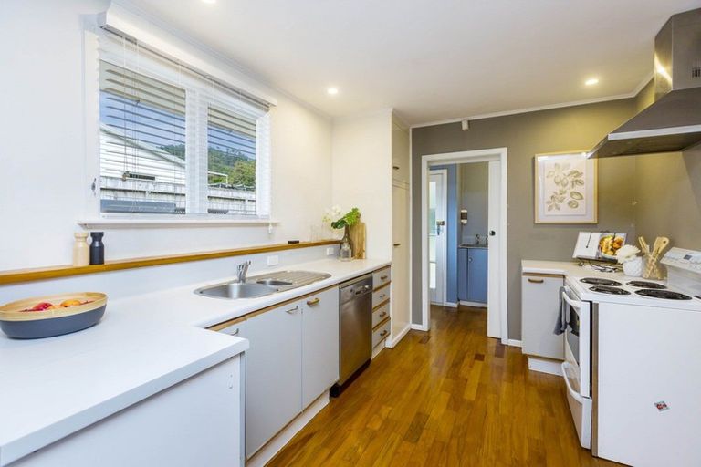 Photo of property in 29 Korau Grove, Stokes Valley, Lower Hutt, 5019