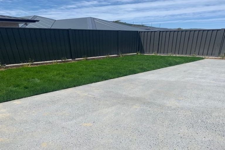 Photo of property in 5 Pihoihoi Place, Kenepuru, Porirua, 5022