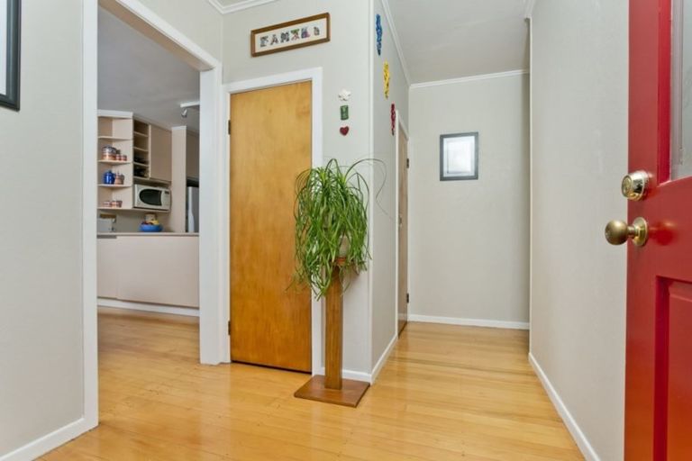 Photo of property in 6 Japonica Drive, Beach Haven, Auckland, 0626