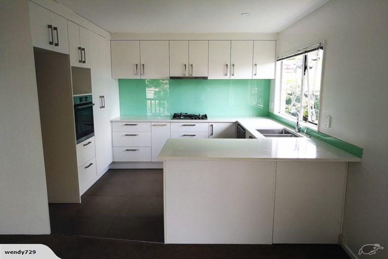 Photo of property in 62 Unsworth Drive, Unsworth Heights, Auckland, 0632